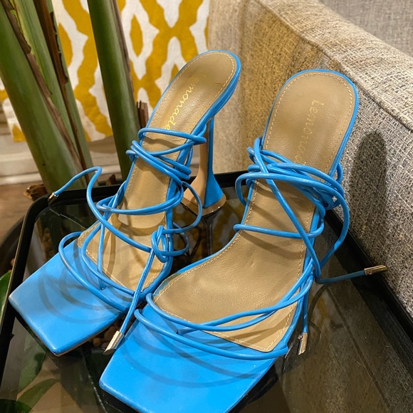 Wrap heels in turquoise - Picture 3 of 5